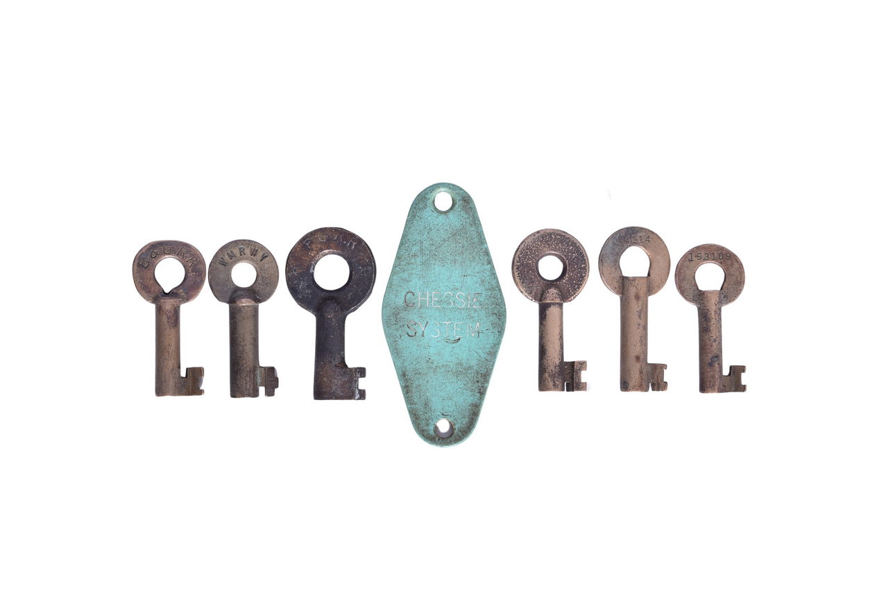 5109 - Six Eastern Railroad Brass Keys and Tag - Seaboard Air Line, Western Maryland, Baltimore & Ohio, Penn Central, and Chessie System thumbnail