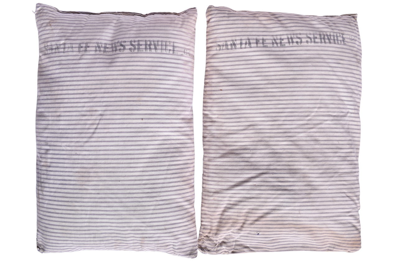 5162 - Pair of Santa Fe News Service Railroad Pillows thumbnail