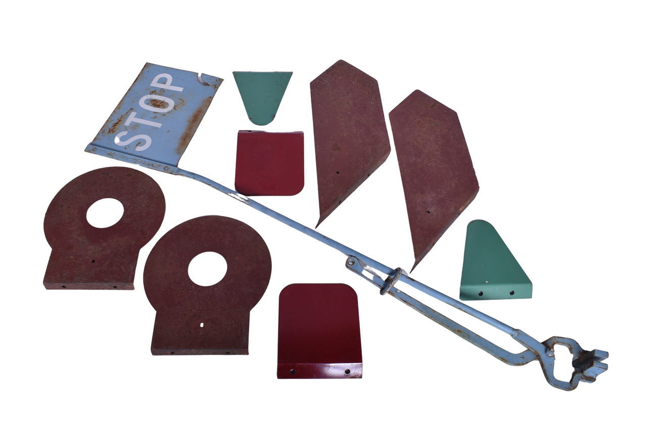 5404 - 4 Pairs of Railroad Switch Targets & Blue Stop Sign with Rail Head Connection thumbnail