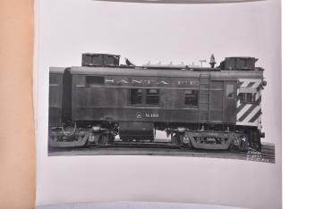 5632 - 26 Atchison, Topeka and Santa Fe Railway M 190 Engine Photos from Pullman Archives thumbnail