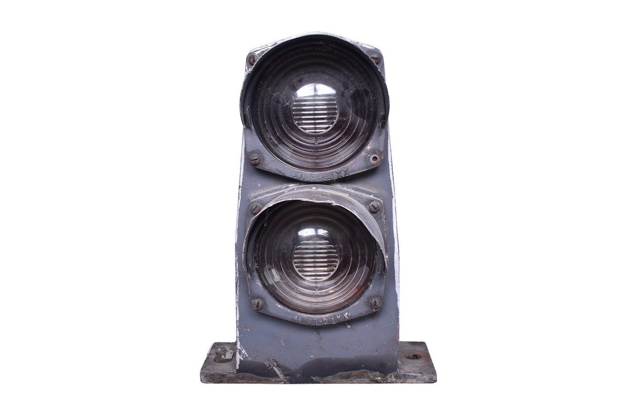 5668 - GRS / General Railway Signal Cast Aluminum Dwarf Signal thumbnail