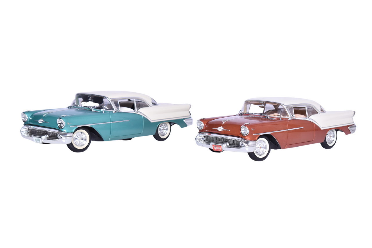3008 - Pair of Highway 61 1:18 1957 Oldsmobile Super 88 Two Tone Model Cars thumbnail