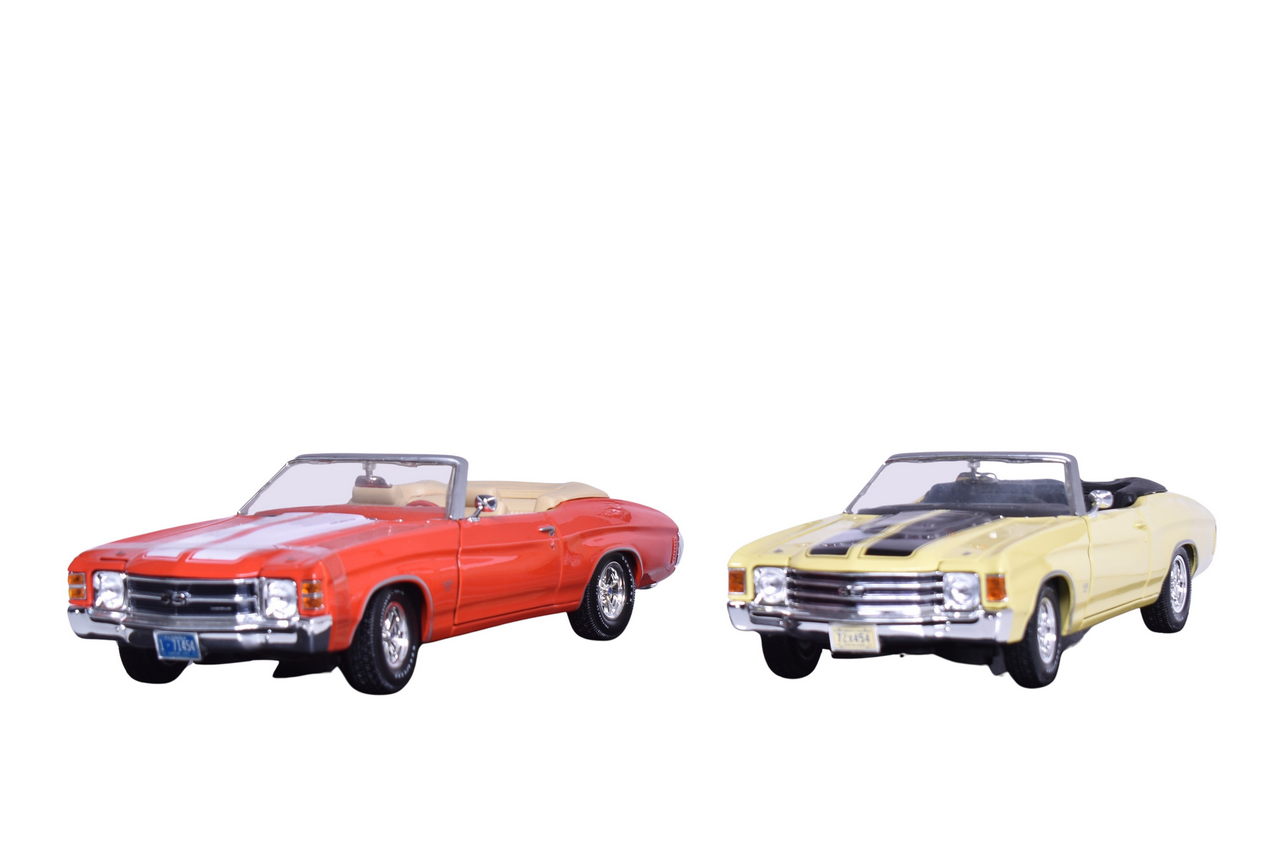 3025 - Four Maisto 1:18 Die Cast 1971, 1972 Chevrolet Chevelle Model Cars thumbnail