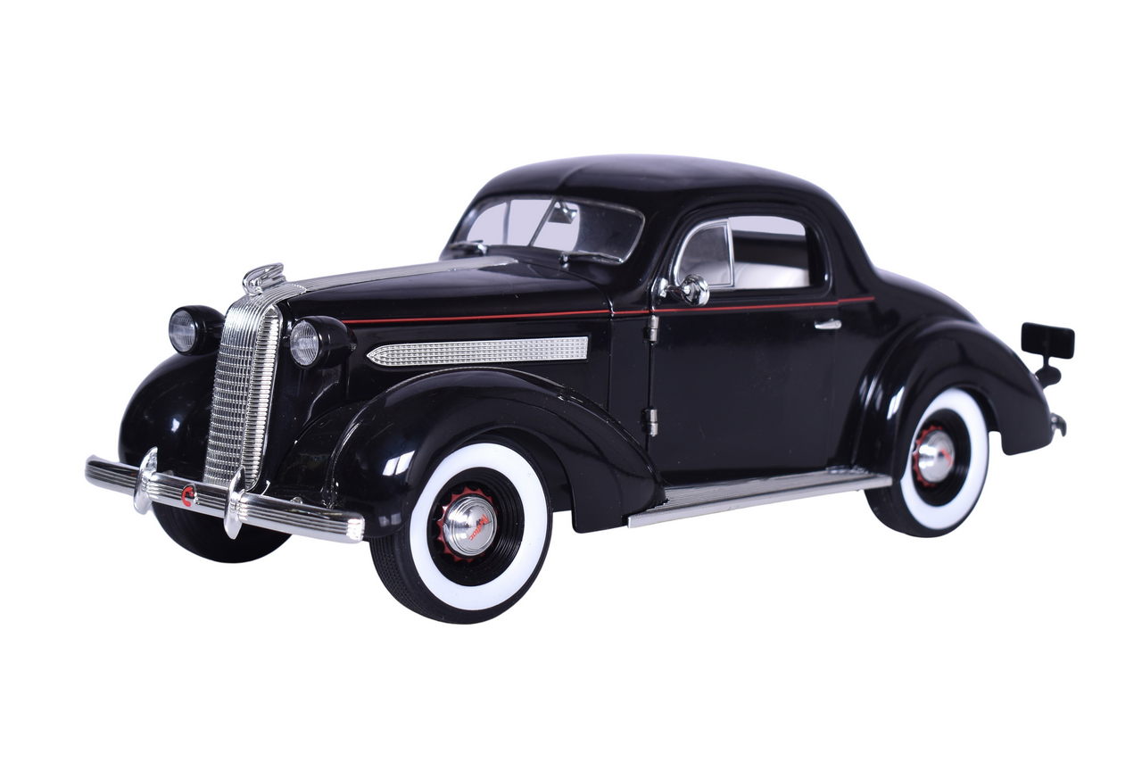 3028 - Signature Models 1:18 Die Cast 1936 Pontiac Deluxe thumbnail