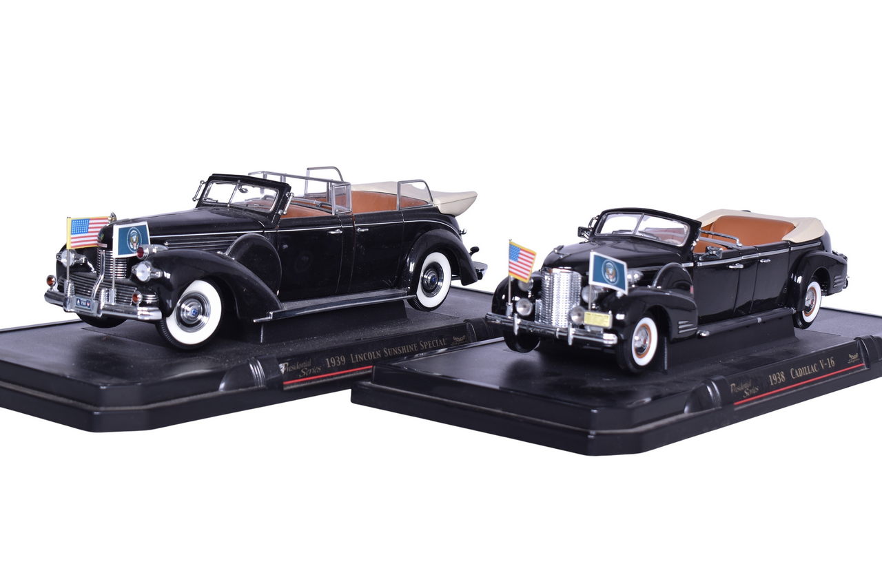 3034 - Pair of Road Signature Presidential Series 1:24 Die Cast 1938 Cadillac V-16, 1939 Lincoln thumbnail
