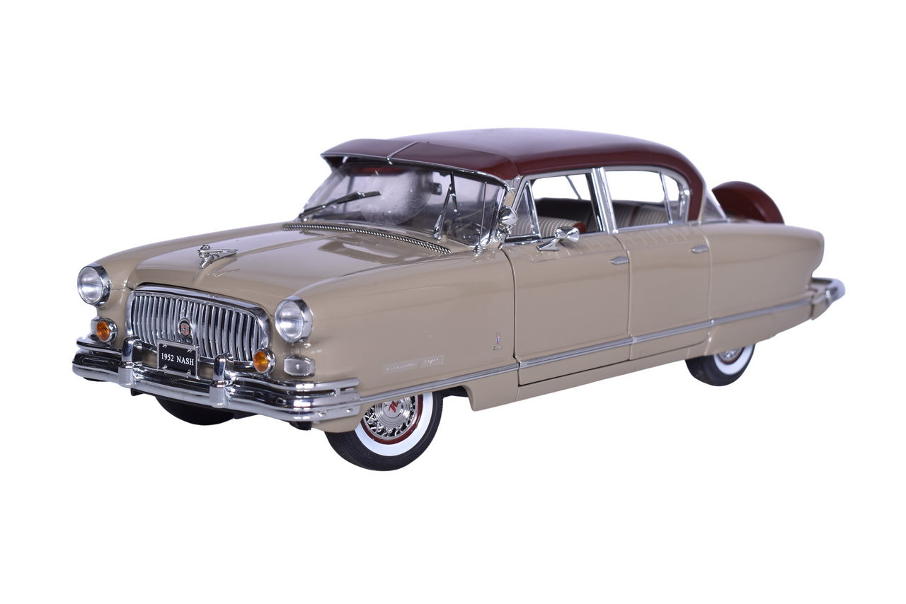 3035 - Sun Star 1:18 Die Cast 1952 Nash Ambassador Airflyte Model Car in Autumn Rust / Trooper Tan thumbnail