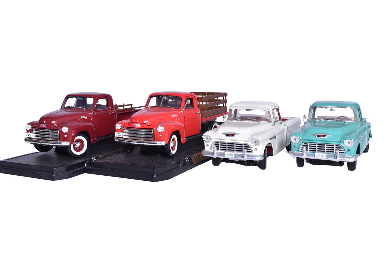3038 - Four Road Signature, American Muscle 1:18 Die Cast 1950s GMC, Chevrolet Truck Models thumbnail