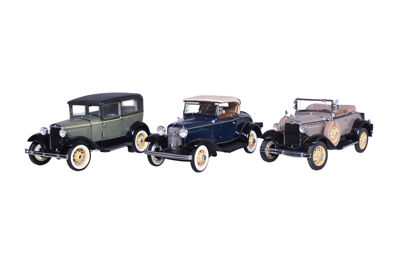 3079 - Three 1:24 Die Cast 1930s Ford Model A, De Luxe Models - Danbury Mint and Franklin Mint thumbnail