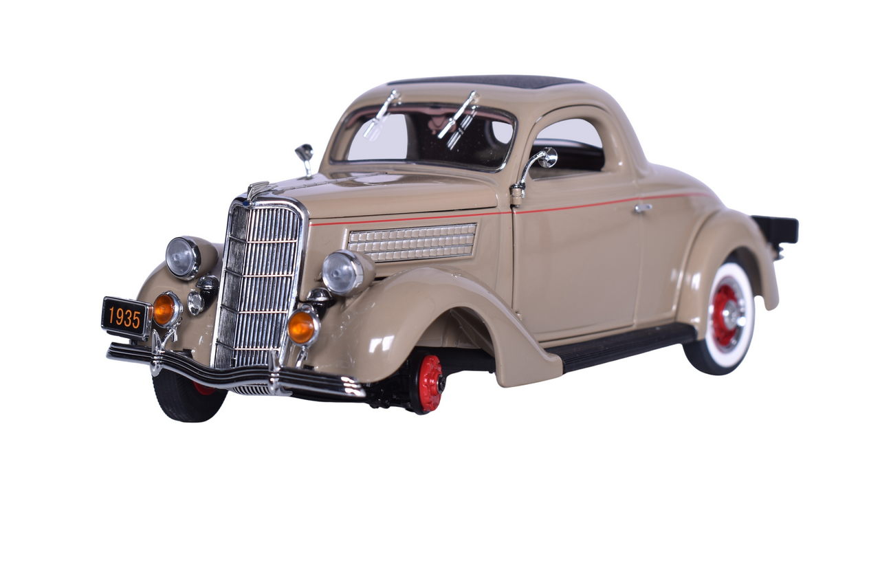 3089 - Danbury Mint 1935 Ford Deluxe Coupe Limited Edition Number 956 of 2500 thumbnail