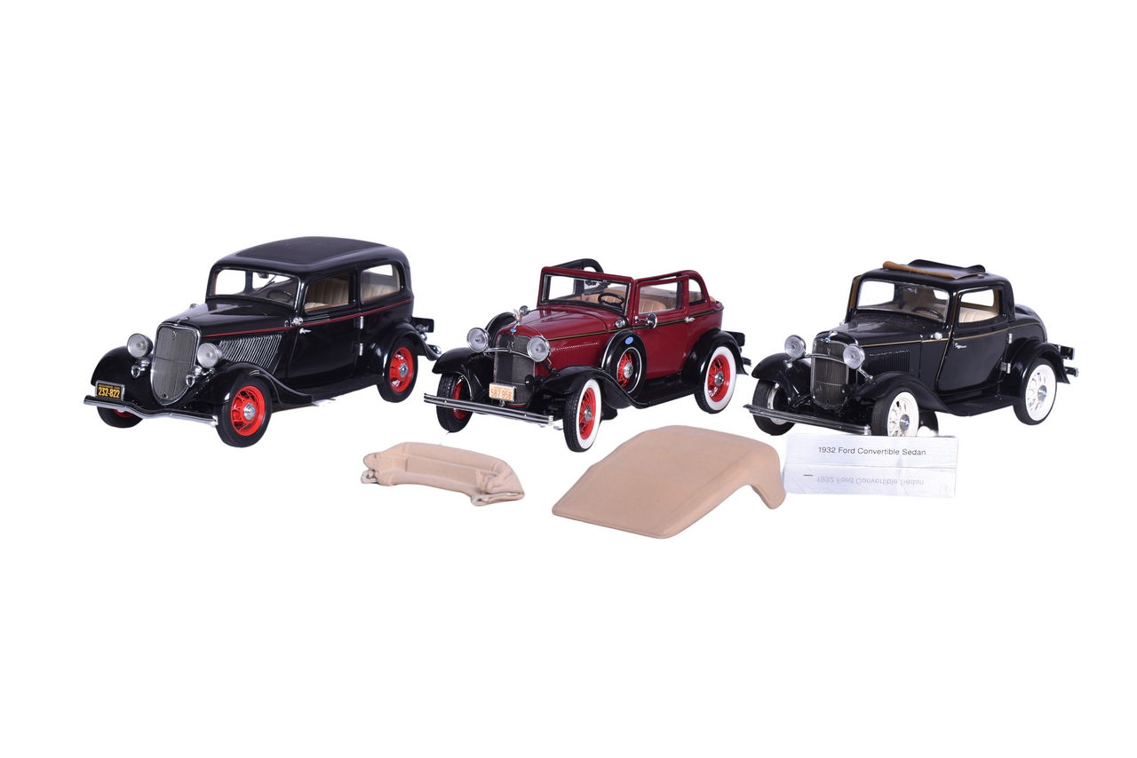 3090 - Three Franklin Mint 1:24 Die Cast 1930s Ford Models - Convertible Sedan, Deluxe, Deuce Coupe thumbnail