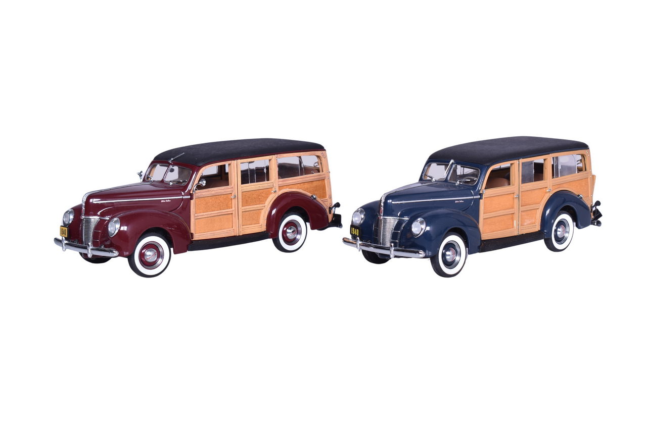 3091 - Two Danbury Mint 1:24 Die Cast 1940 Ford DeLuxe Station Wagon Models thumbnail