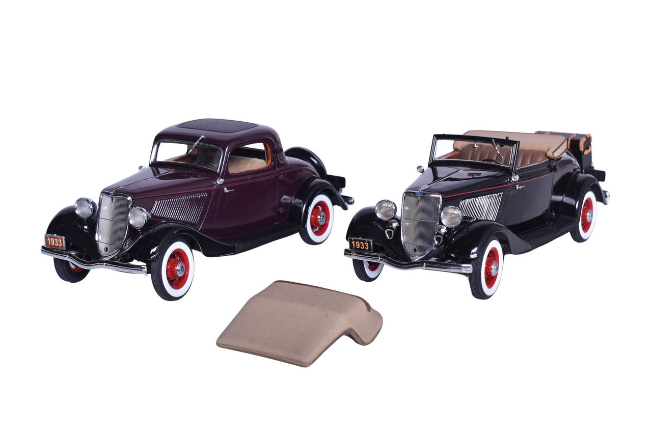 3097 - Pair of Danbury Mint 1:24 Die Cast 1933 Ford Models - Cabriolet and Deluxe Coupe thumbnail