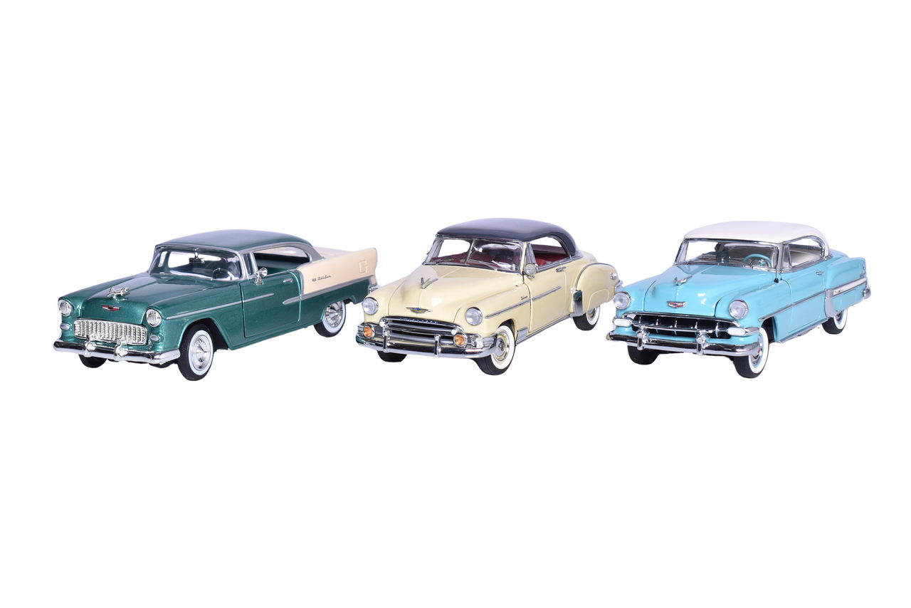 3099 - Three Franklin Mint 1:24 Die Cast 1950s Chevy Bel Air Models thumbnail