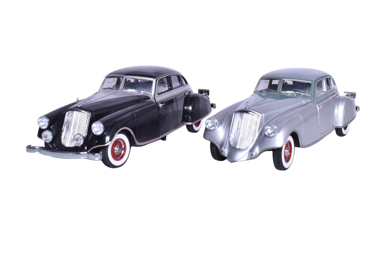 3100 - Two Signature Models 1:18 Die Cast 1933 Pierce-Arrow Silver Arrow Models thumbnail