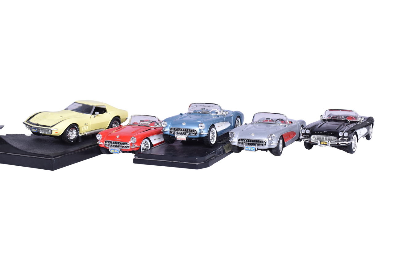 3102 - Five American Muscle/Urago 1:18 Die Cast 1950s/60s Chevy Corvette Models thumbnail