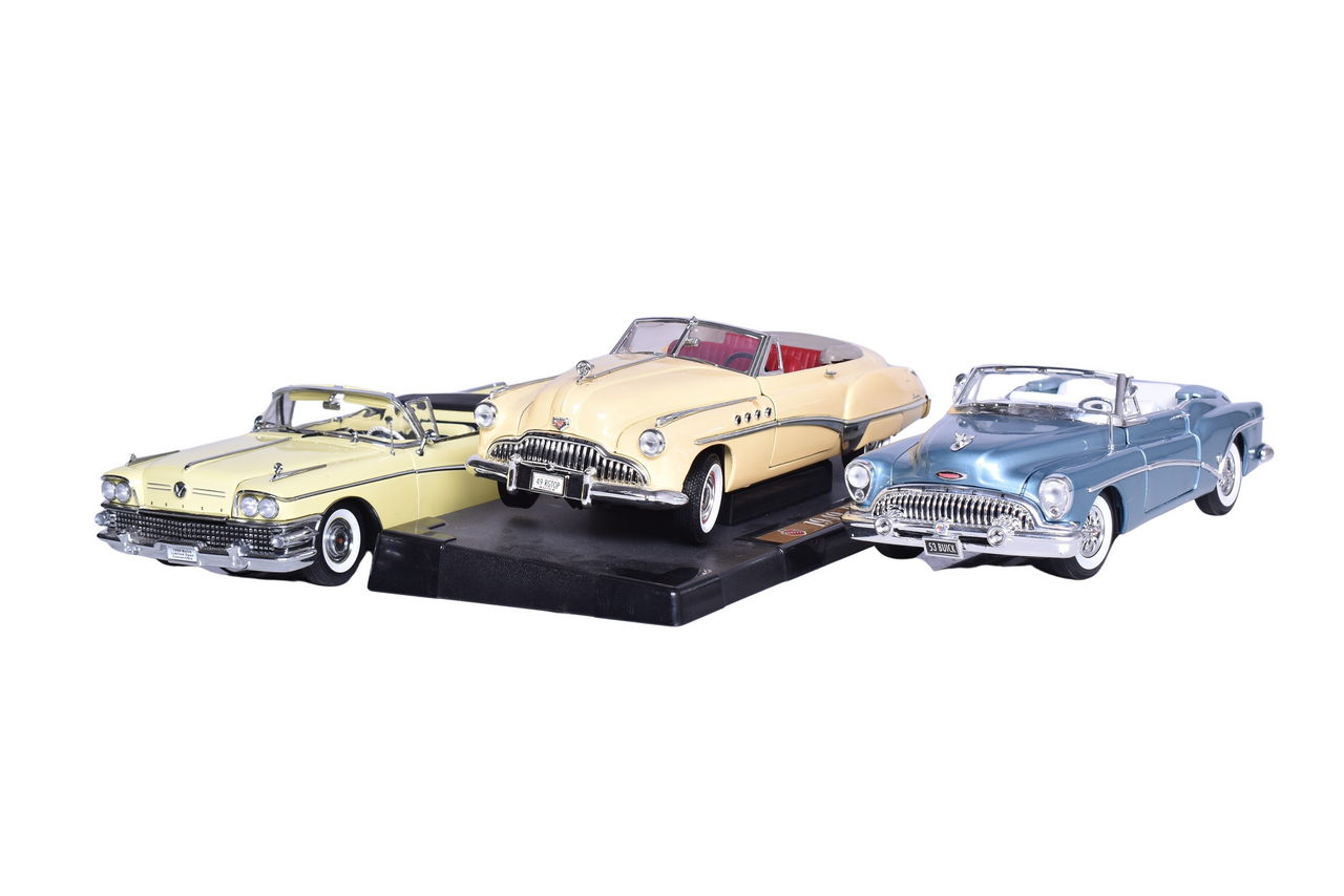 3112 - Trio of 1:18 Die Cast 1950s Buick Models - Motor Max and Sun Star thumbnail