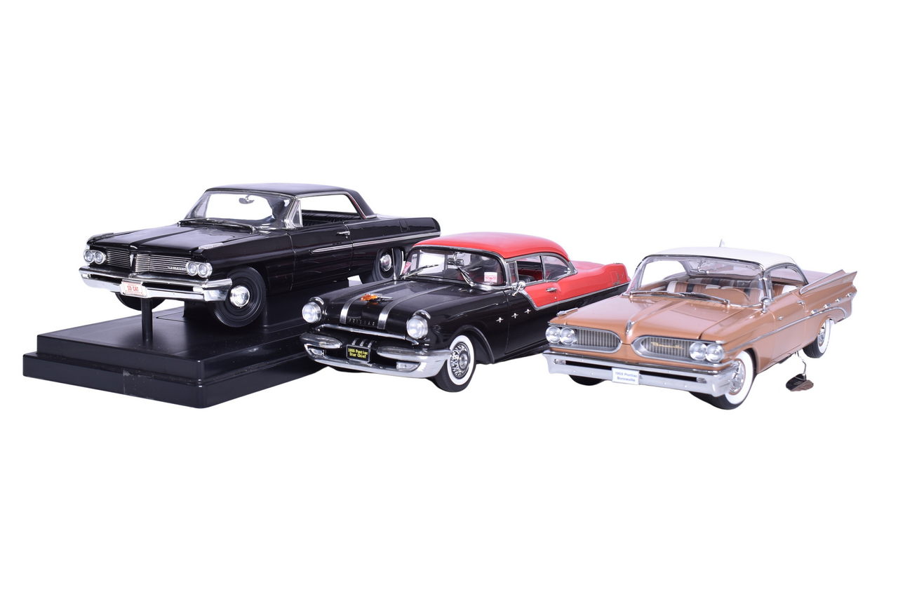 3160 - Trio of Sun Star 1:18 Die Cast 1950s Pontiac Bonneville, Star Chief Models thumbnail