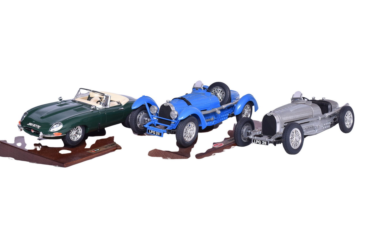 3183 - Three Burago 1:18 Die Cast 1934, 1961 Bugatti, Jaguar Models thumbnail