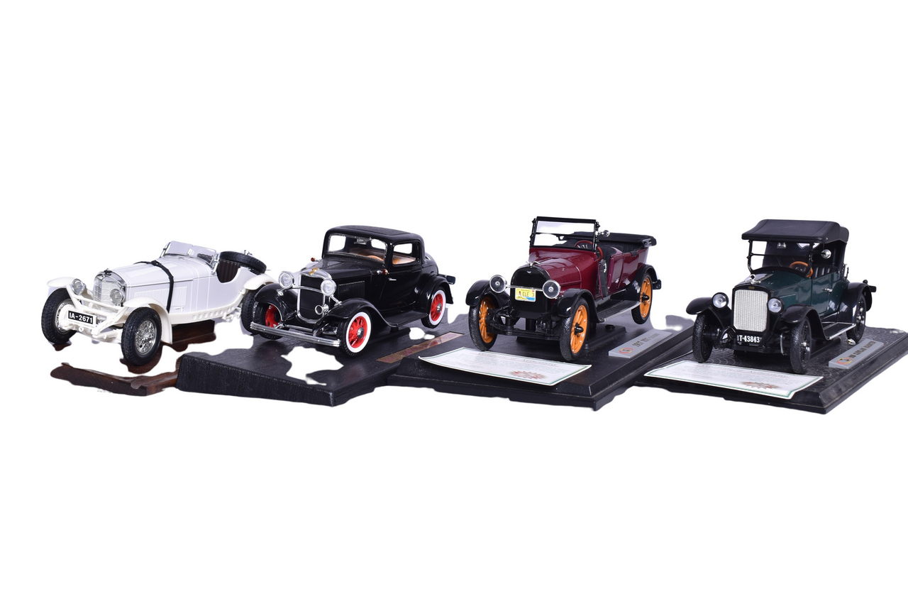 3205 - Four Signature, Road Legends 1:18 Die Cast Models - 1917 REO Touring, 1920 Cleveland Roadster, 1932 Ford 3-Window, 1931 Mercedes Benz SSKL thumbnail