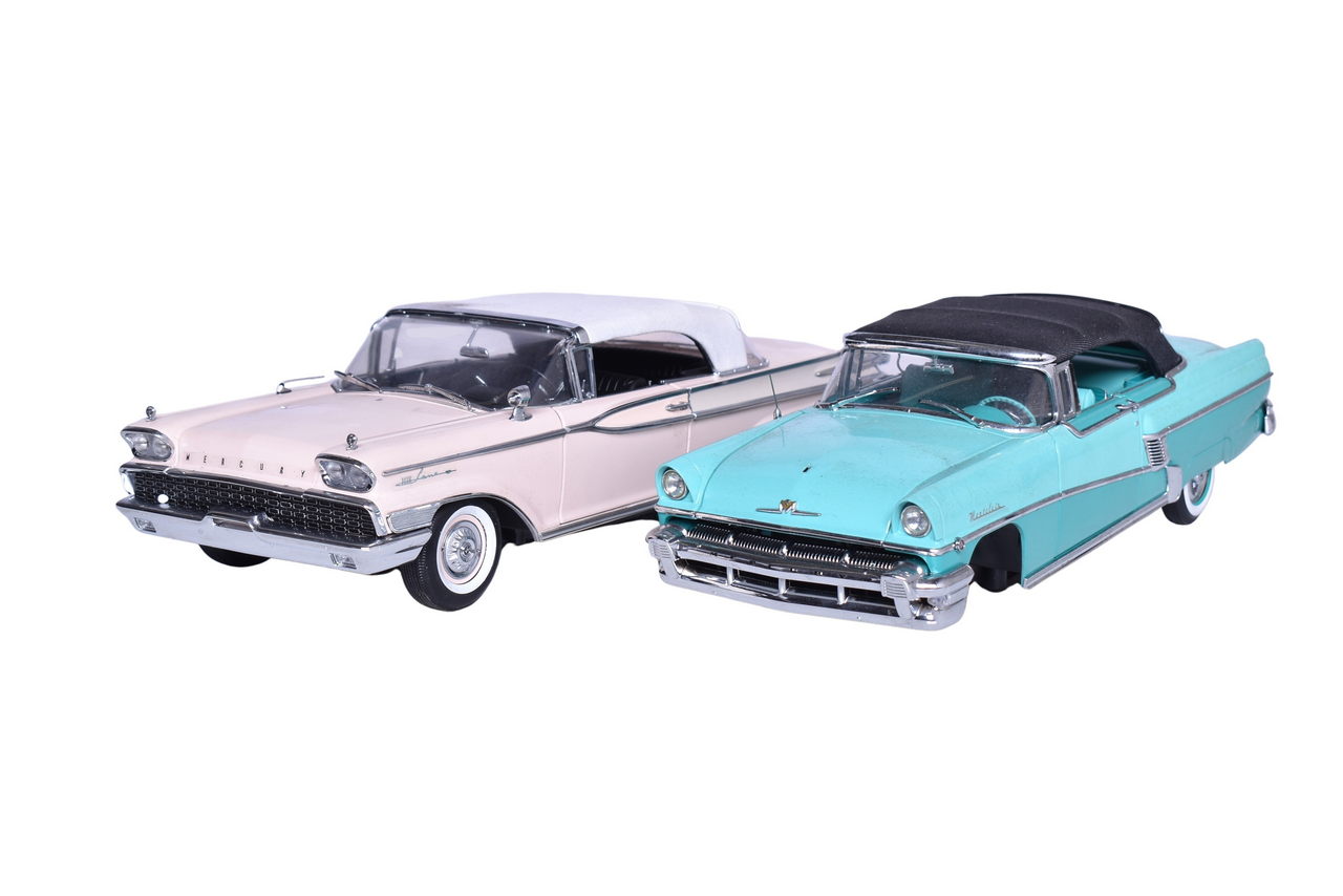 3217 - Pair of Sun Star 1:18 Die Cast 1950s Mercury Models thumbnail
