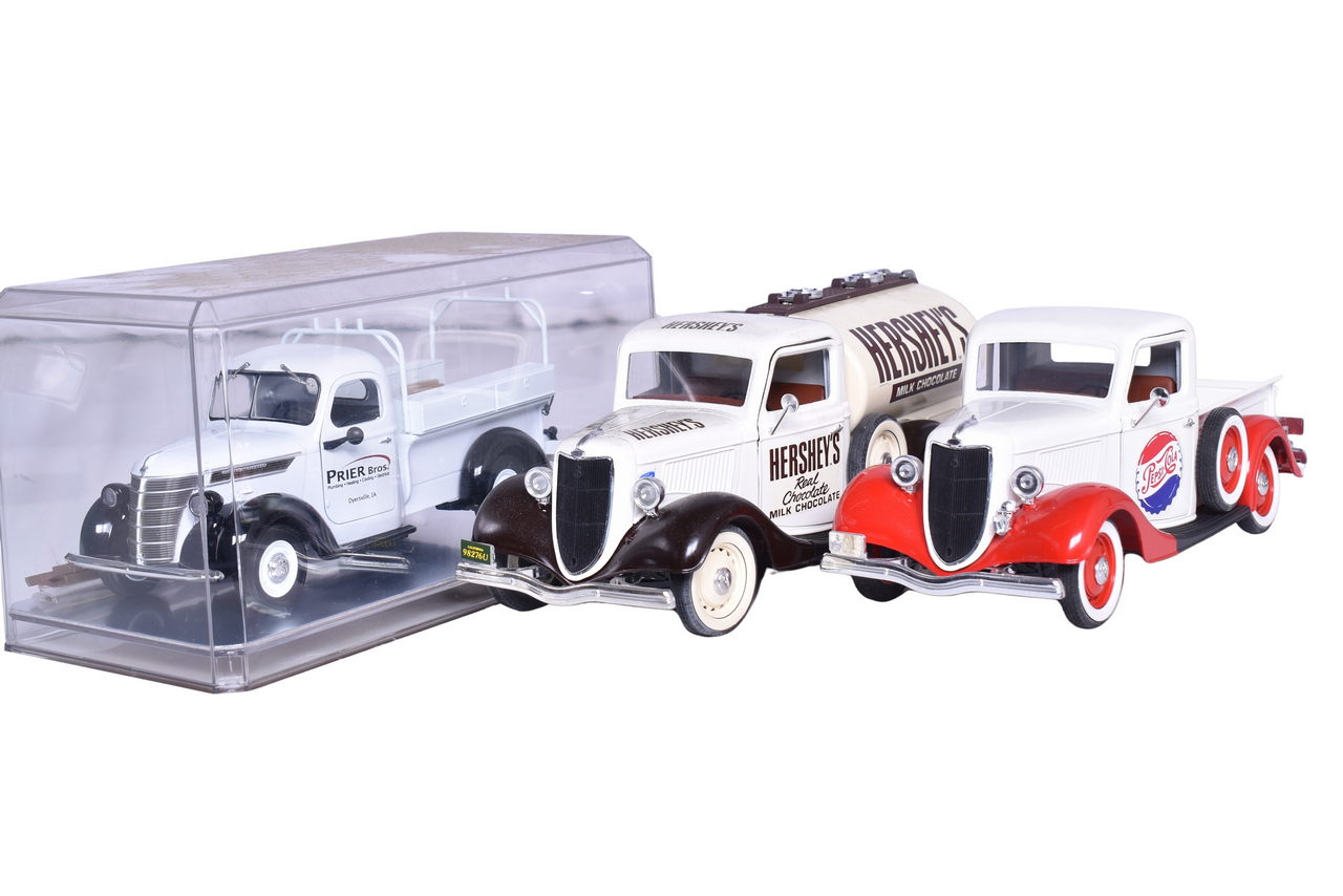 3227 - Three Solido 1:19, First Gear Inc 1:18 Die Cast Ford, International Truck Models thumbnail