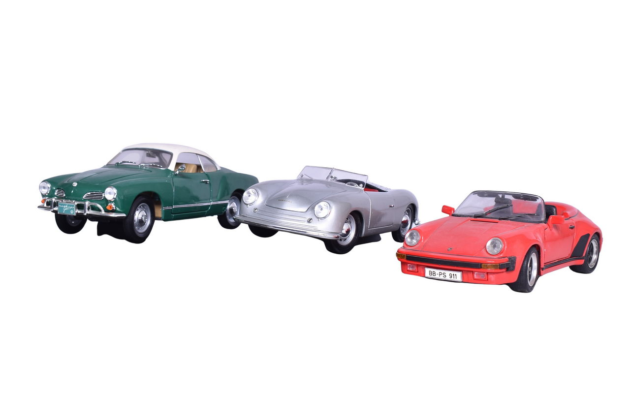 3233 - Three Road Signature, Maisto 1:18 Die Cast Volkswagen, Porsche Models thumbnail