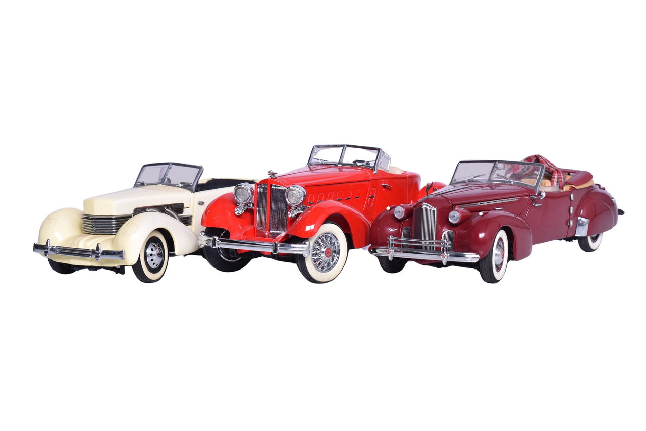 3265 - Three 1:24 Die Cast Convertible Models - Franklin Mint 1937 Cord 812 Phaeton Coupe, 1940 Packard, Danbury Mint 1934 Packard V-12 LeBaron Speedster thumbnail
