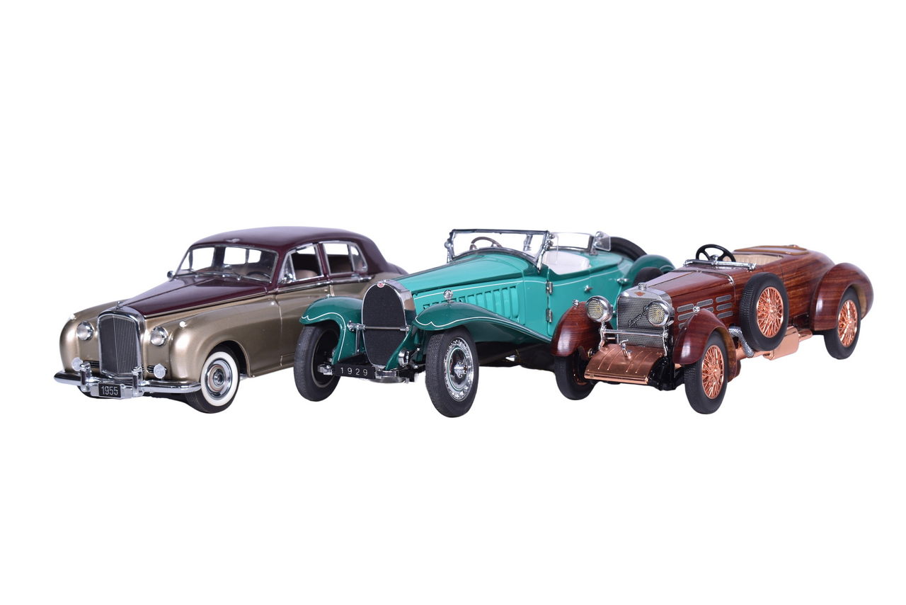 3269 - Three Franklin Mint 1:24 Die Cast Models - 1929 Bugatti Royale, 1924 Hispano-Suiza Tulipwood, 1955 Bentley S thumbnail