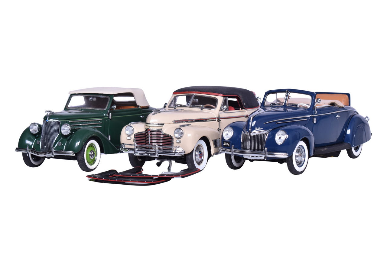 3279 - Three Danbury Mint, Franklin Mint 1:24 Die Cast Convertible Car Models - Ford Deluxe, Chevrolet Special Deluxe thumbnail