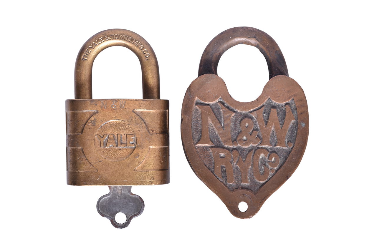 6000 - Heart-Shaped Norfolk and Western Railway Brass Lock and Yale Lock thumbnail