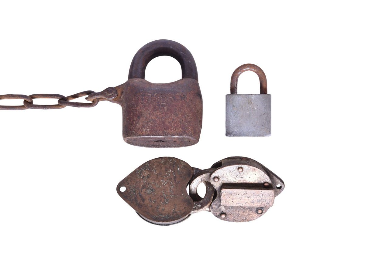6012 - Four Unmarked Railroad Locks - Charles J. Fields & Sons Potato Lock, Heart-shaped, Yale thumbnail