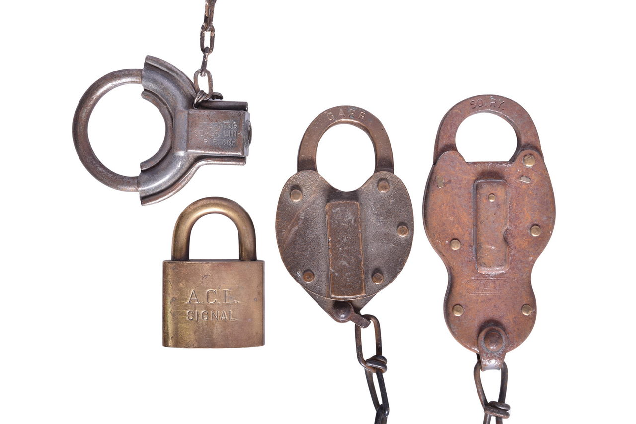 6020 - Four Railroad Locks - Yale Banjo Style Southern, Atlantic Coast Line Ring Lock thumbnail