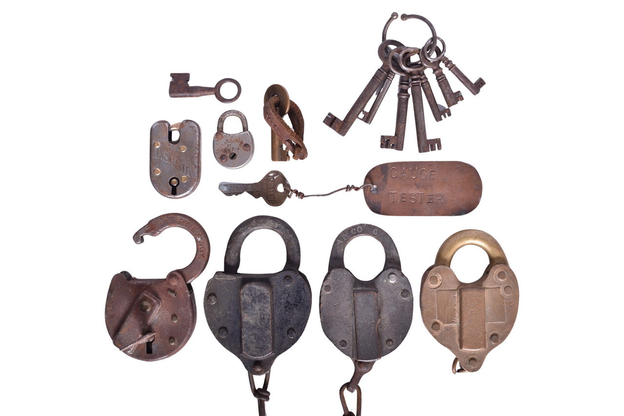 6024 - Six Railroad Locks and Eleven Keys - Railway Express Agency and U.S. Mail thumbnail