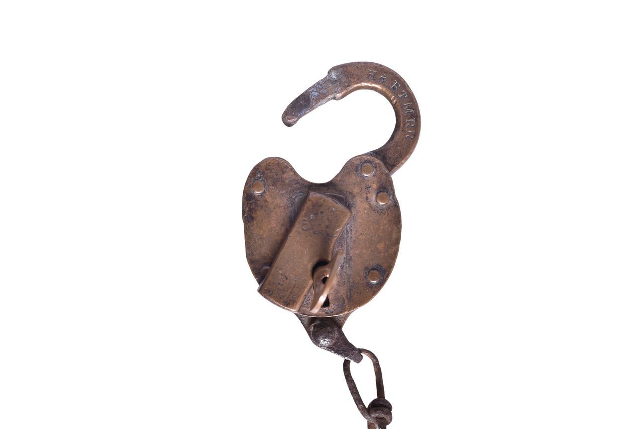 6032 - 1908 Fraim Huntingdon and Broad Top Mountain Heart-Shaped Brass Lock With Key thumbnail