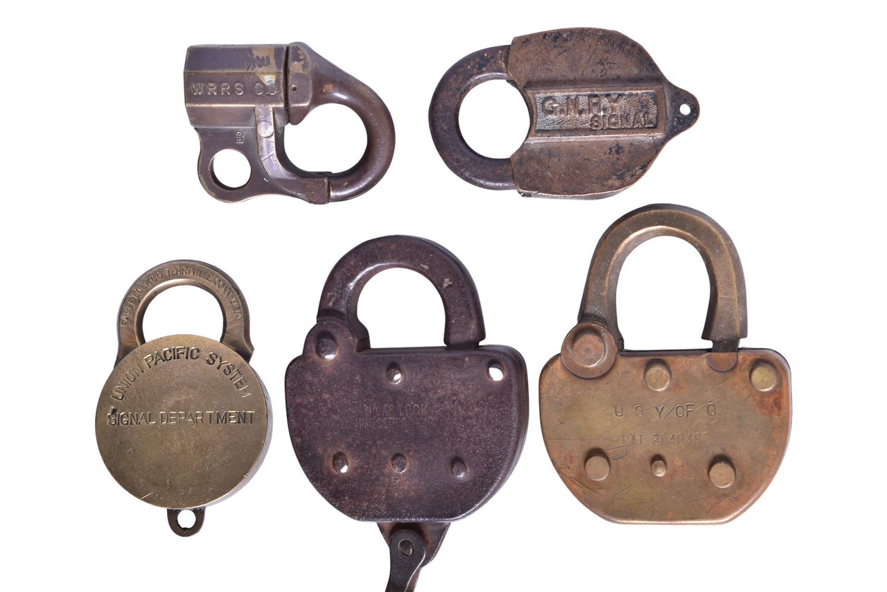 6034 - Five Western Railroad Locks - Union Pacific, Great Northern, Chicago Burlington and Quincy thumbnail