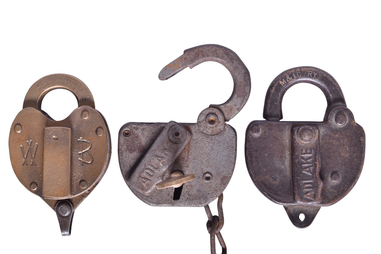 6040 - Trio of Iowa Railroad Locks - Waterloo, Cedar Falls and Northern, Muscatine & Iowa City, etc. thumbnail