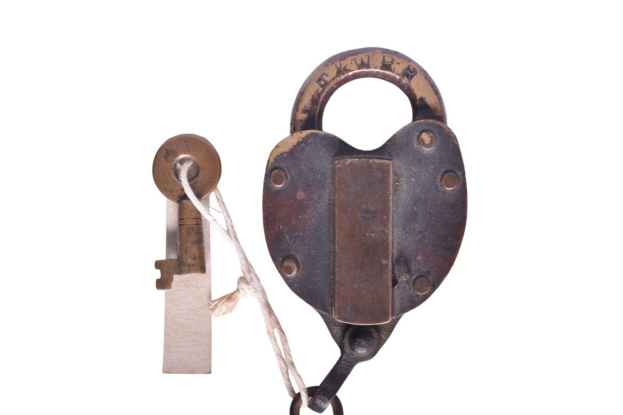 6098 - Toledo & Western Railroad Brass Heart-Shaped Slaymaker Lock and Key thumbnail