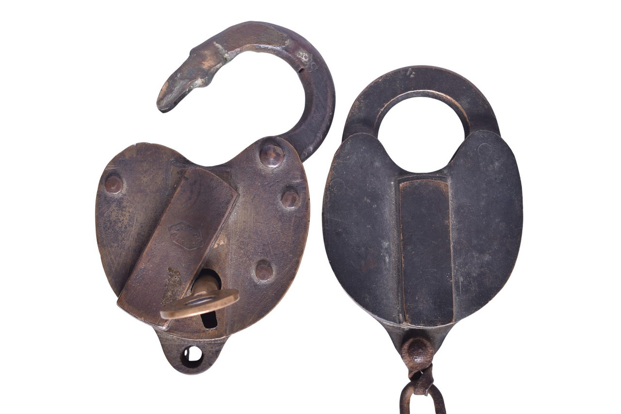 6100 - Adams & Westlake Lake Shore & Michigan Southern Railroad Brass Heart-Shaped Lock w/ Key thumbnail