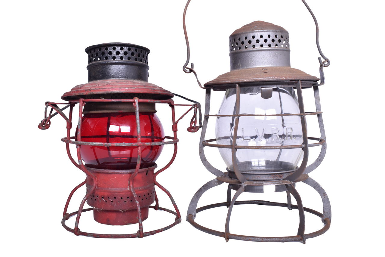 6126 - Pair of Lehigh Valley Railroad Lanterns - Armspear and Adlake Kero thumbnail