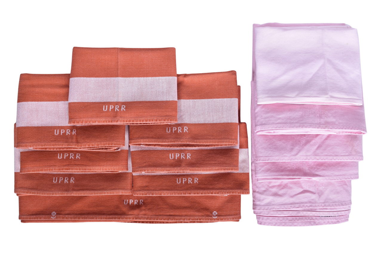 6141 - Twelve Union Pacific Railroad Dining Car Linen Tablecloths and Napkins thumbnail