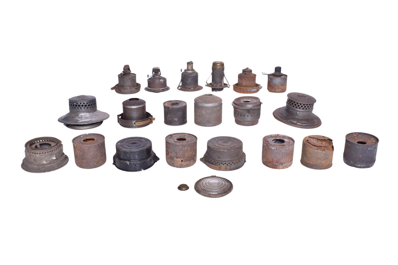 6250 - Railroad Lantern Parts Lot - 17 Burner Pots, Pennsylvania and Delaware Lackawanna & Western Lids thumbnail