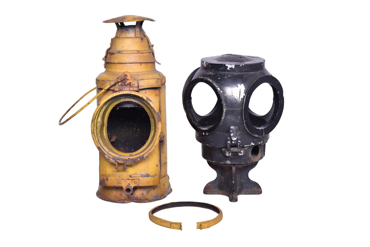 6258 - Pennsylvania Caboose Marker Lamp Body and Adlake Signal Lamp Body thumbnail