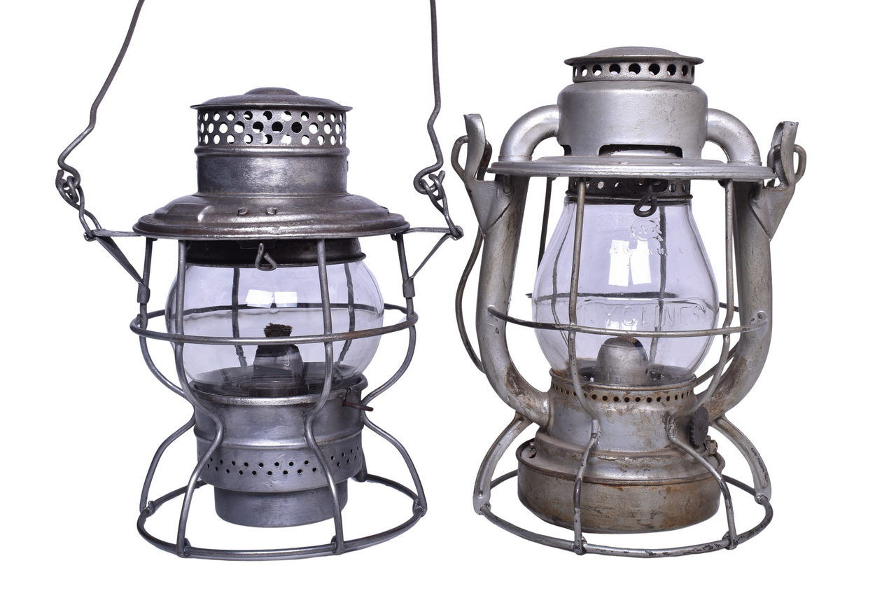 6623 - Pair of Railroad Lanterns - Lehigh Valley and New York Central Lines thumbnail