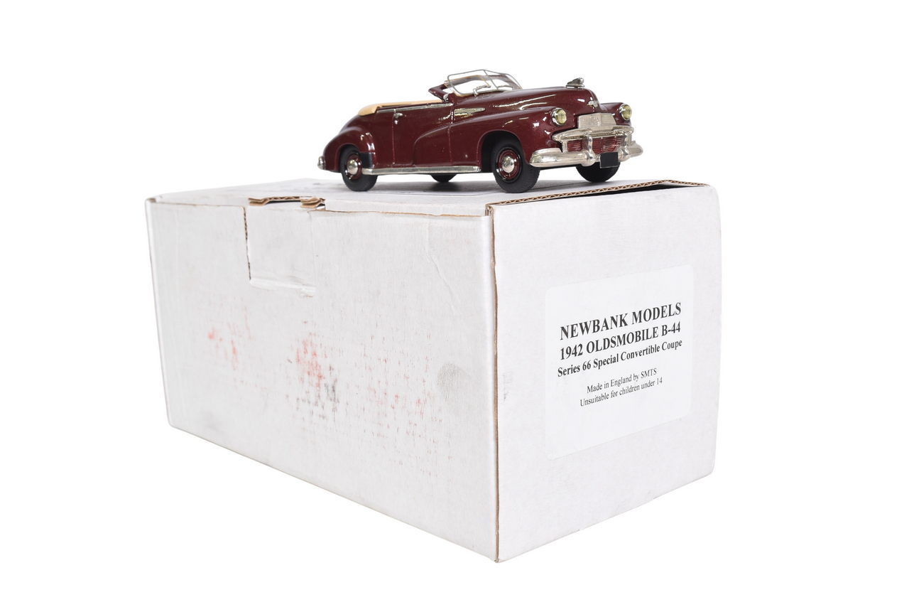 7063 - Newbank Models 1942 Oldsmobile B-44 Series 66 Special Convertible Coupe thumbnail