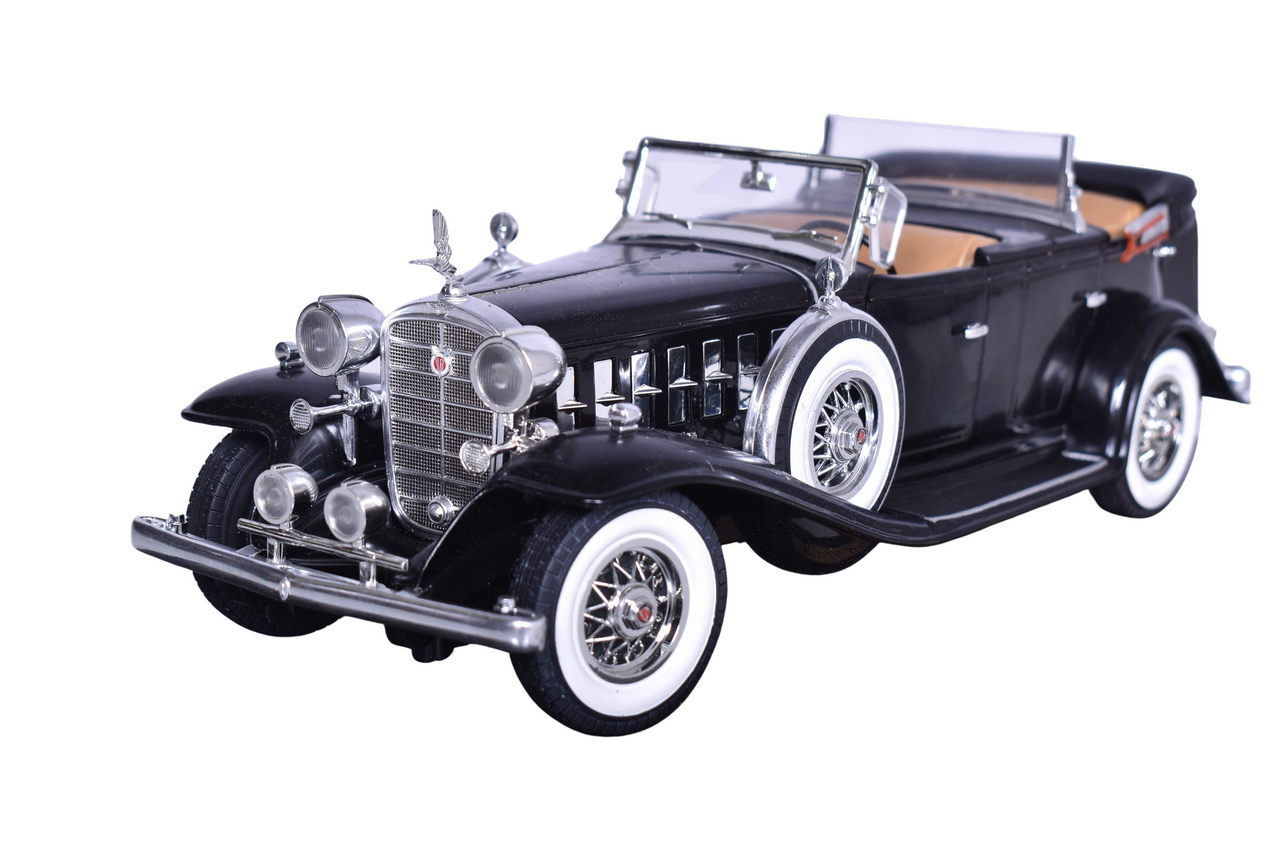 7305 - Anson 1:18 Die Cast 1932 Chevrolet Cadillac Model thumbnail
