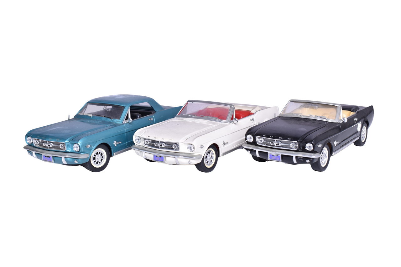 7314 - Trio of MIRA 1:18 Die Cast 1965 Ford Mustang Models thumbnail
