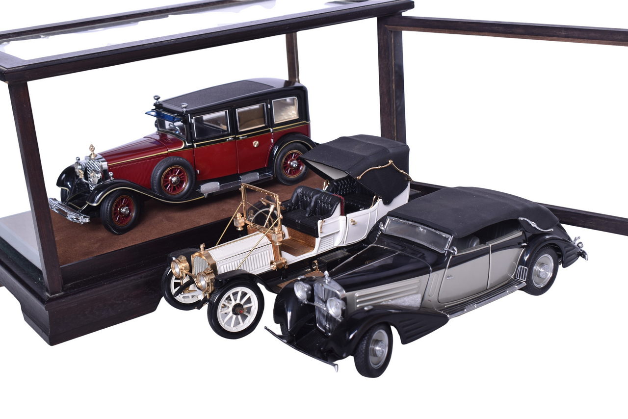7349 - Three Franklin Mint 1:24 Die Cast 1930s, 1912 Models - Maybach Zeppelin, Packard, Mercedes-Benz thumbnail