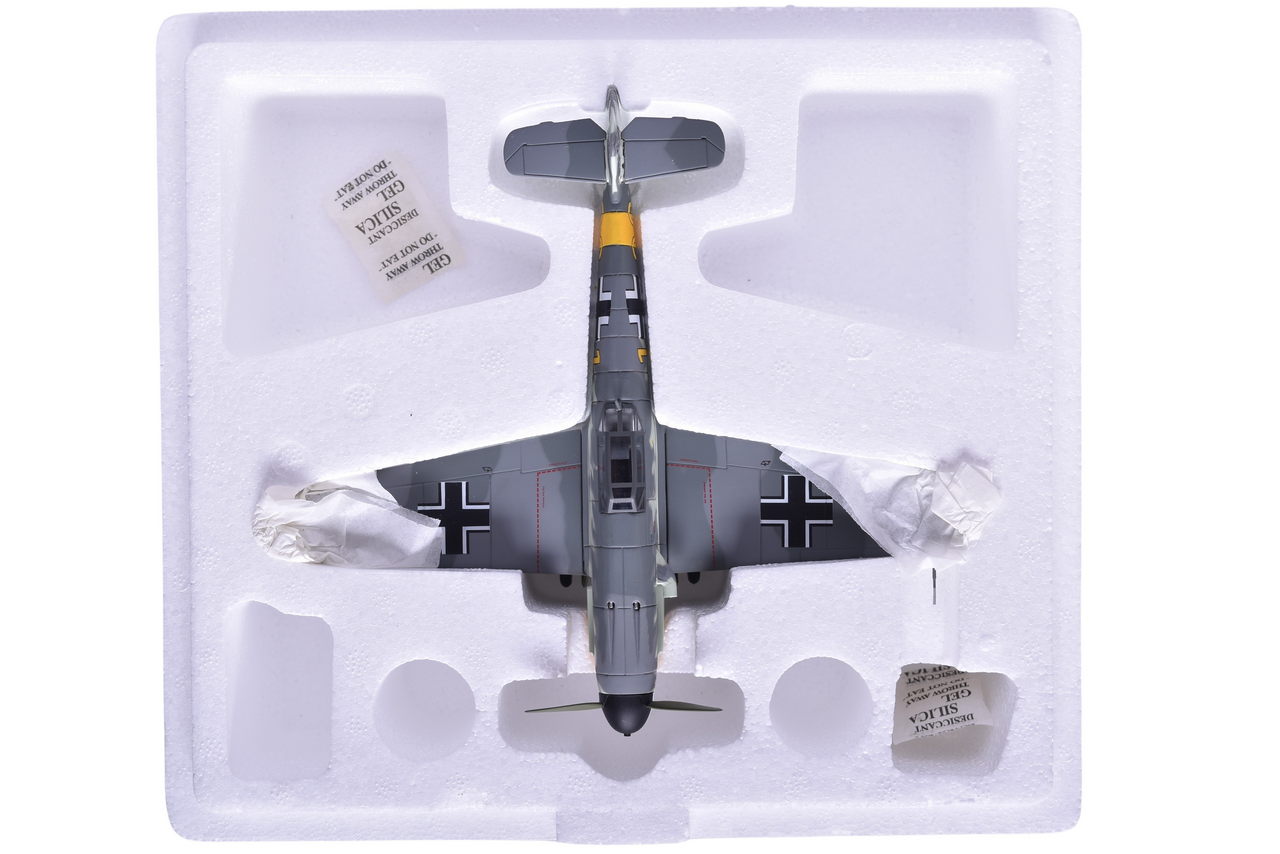 7475 - Armour Collection / Franklin Mint 1:48 BF109 Messerschmitt Diecast Plane thumbnail