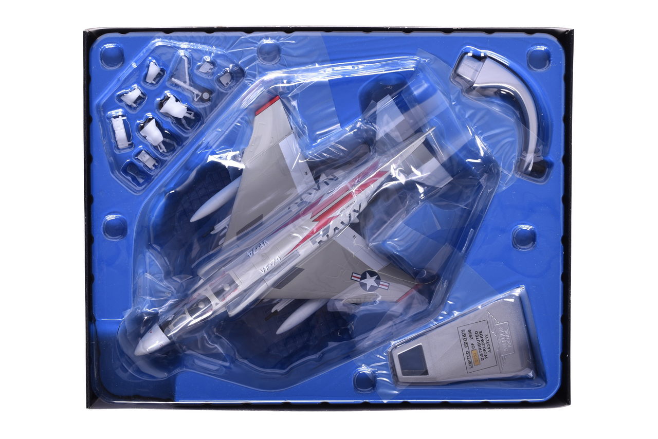 7489 - Corgi 1:72 McDonnell F-4J Phantom, 155529 Diecast Plane thumbnail