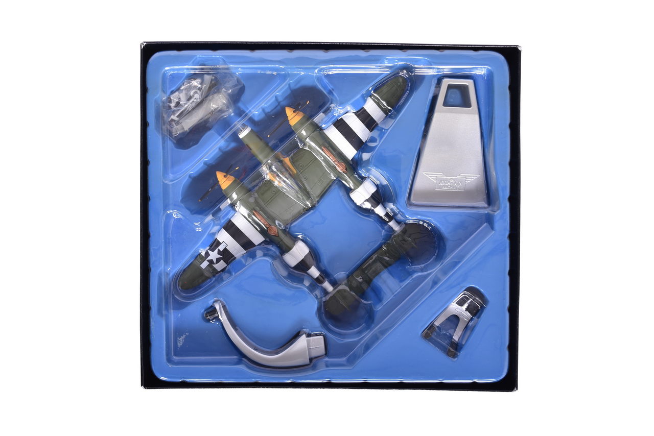 7521 - Corgi 1:72 AA36602 P-38J 'Droop Snoot' Lightning 'Eze Does It' Diecast WWII Military Plane thumbnail